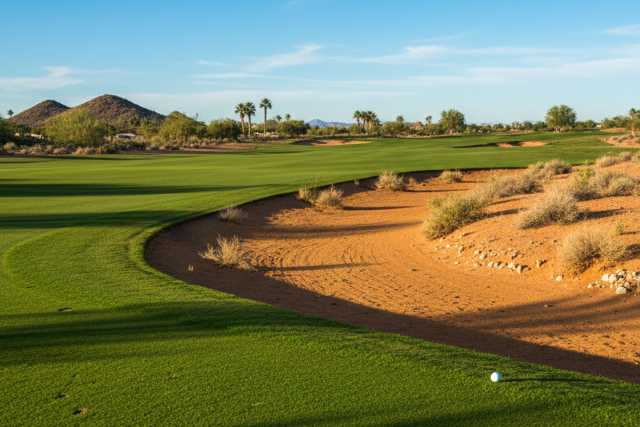 desert_golf_bunker_edge_ball